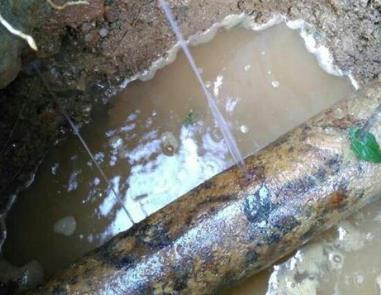 运河楼顶渗水维修公司分享下地暖漏水的原因及检测方法。